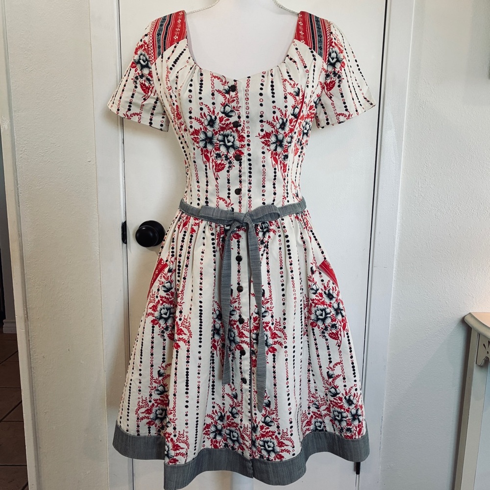 SUNO Fit and Flare dress GORGEOUS size Medium Exceptional Quality